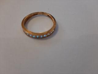 Anillo oro con piedras encastradas regalo original