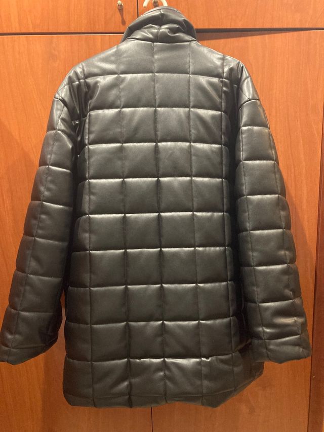 Abrigo negro de Monki