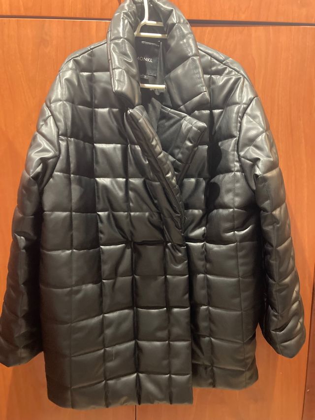 Abrigo negro de Monki