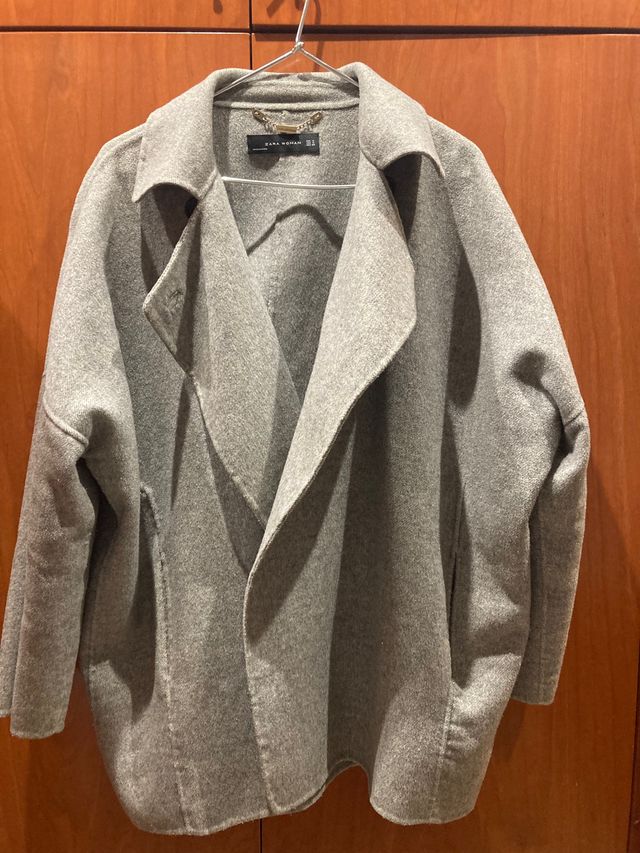 Abrigo gris de Zara