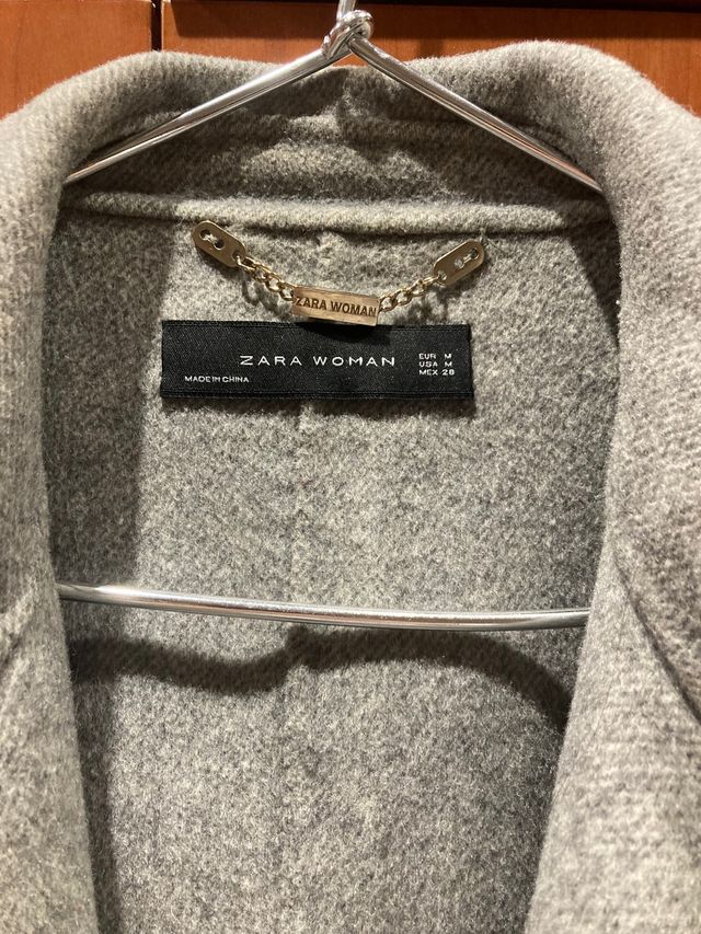 Abrigo gris de Zara