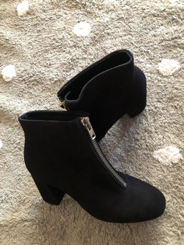 NUEVOS Botines negros cremallera