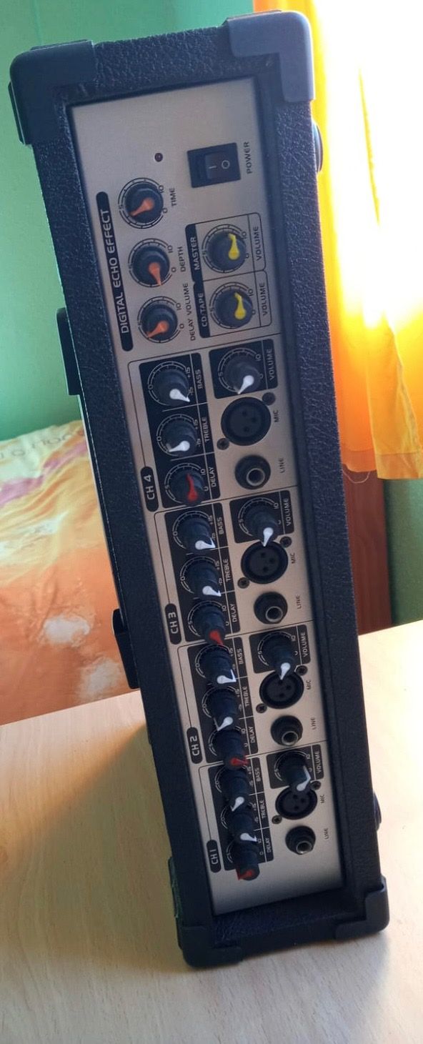 Amplificador, sintetizador y trípode