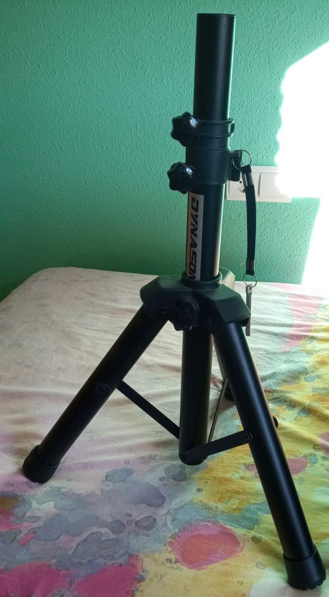 Amplificador, sintetizador y trípode