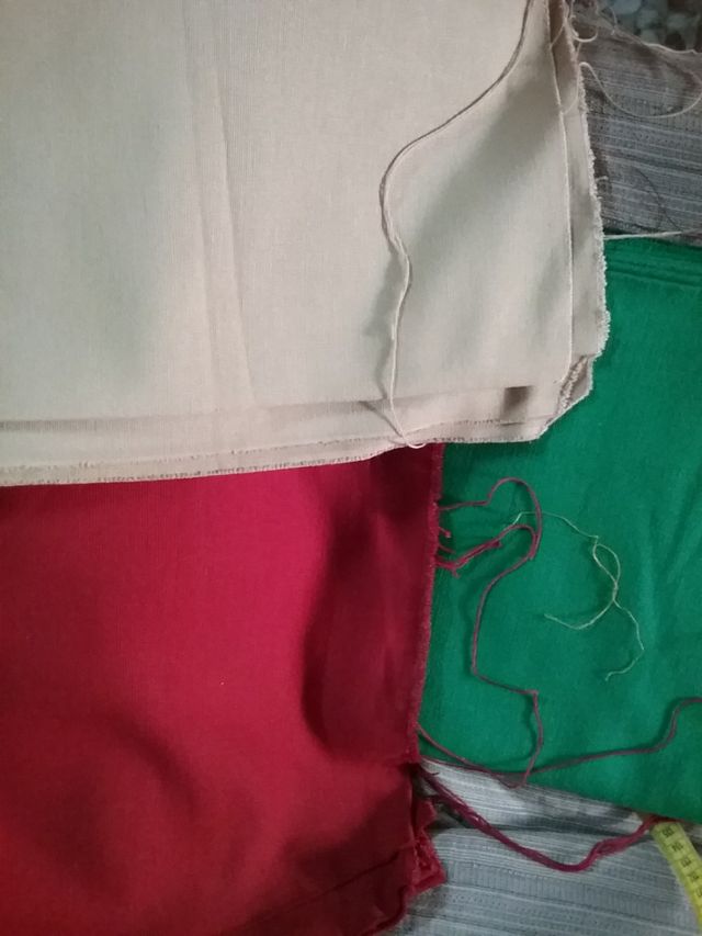 Telas Falleras o indumentaria regional.