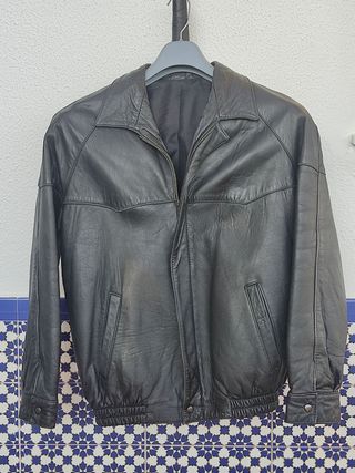 Cazadora de piel cor negro
