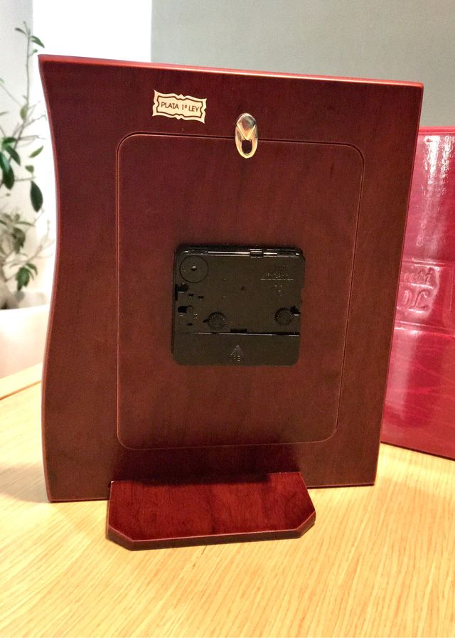 Reloj de sobremesa de plata