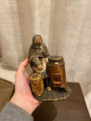 Figura de belén antigua castañera