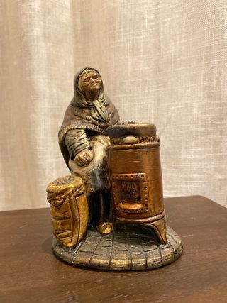 Figura de belén antigua castañera