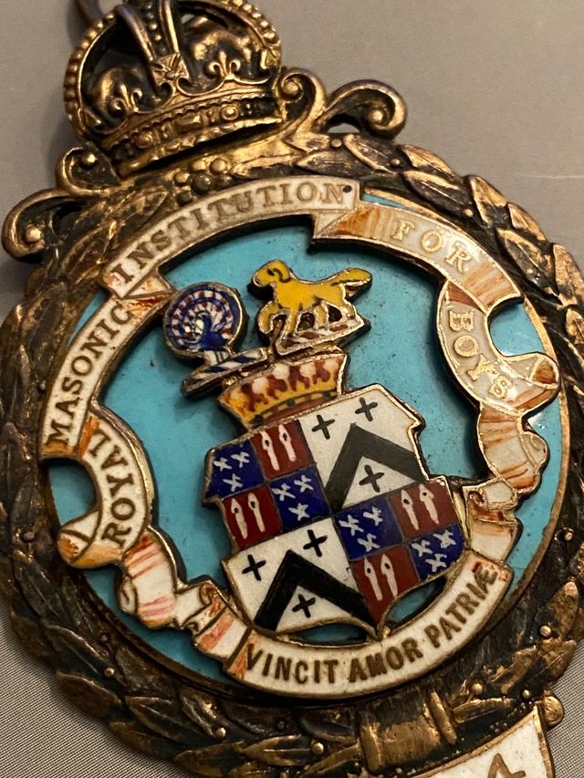 Pendente/Spilla societaria 