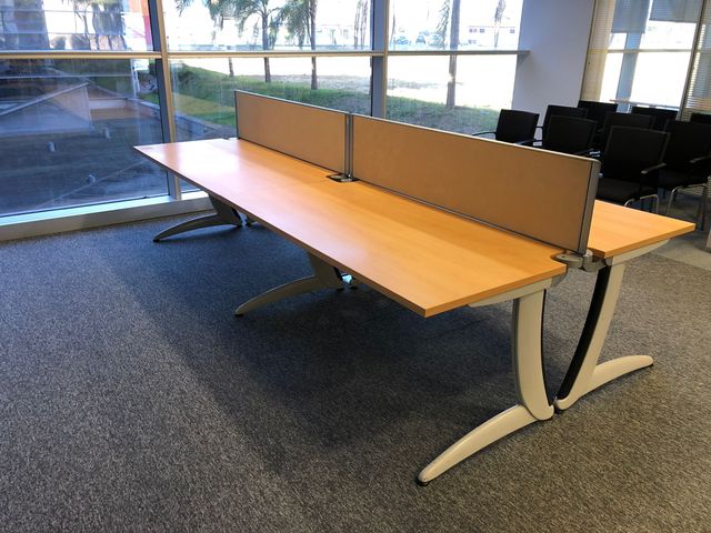 MESA DE OFICINA COWORKING STEELCASE CON MAMPARAS