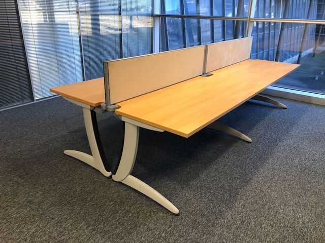MESA DE OFICINA COWORKING STEELCASE CON MAMPARAS