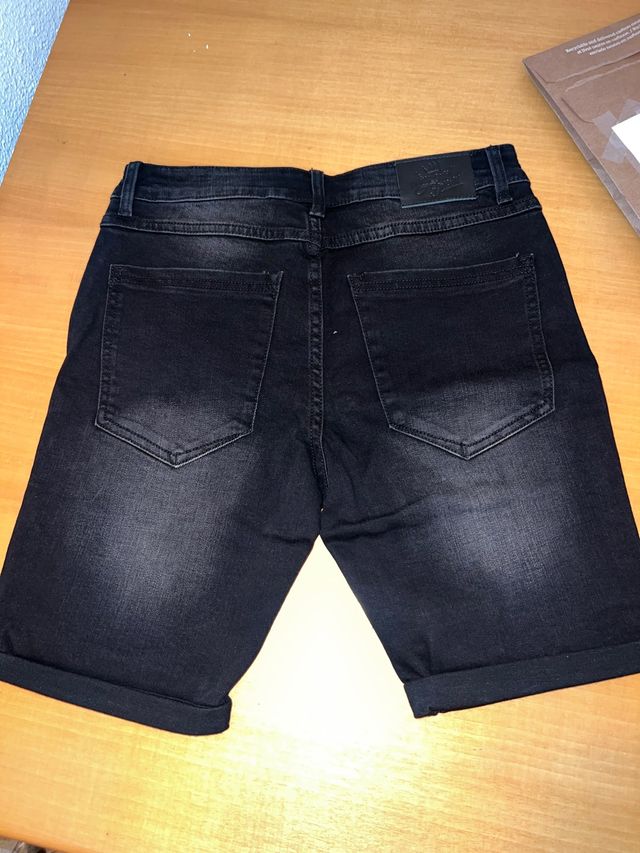 Pantaloncini con etichetta 34/44