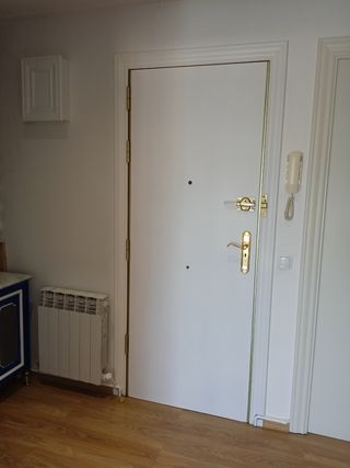 Lacar Interior de Puerta de Entrada