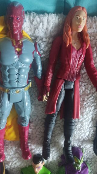 BRUJA ESCARLATA WANDA SCARLETT WITCH TAMAÑO GRANDE