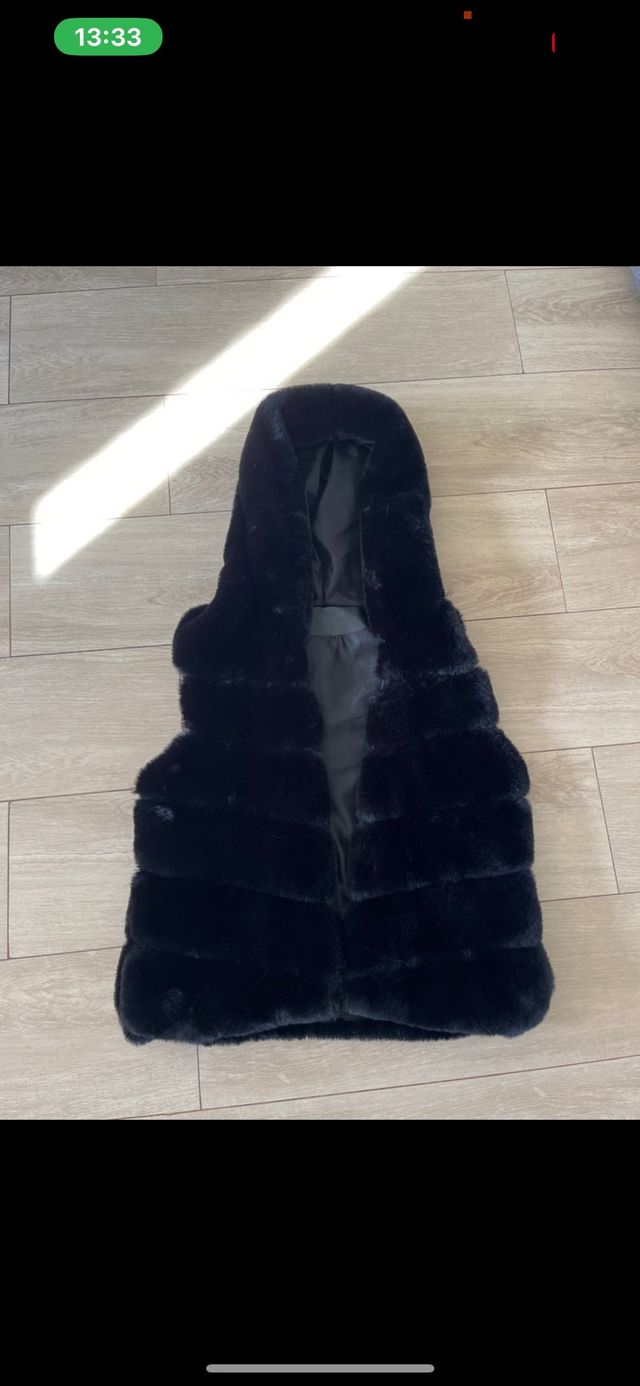 Chaleco de pelo negro