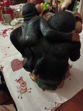 figura de Monos muy bonita  resina