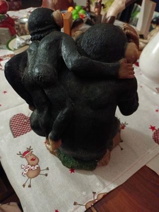 figura de Monos muy bonita  resina