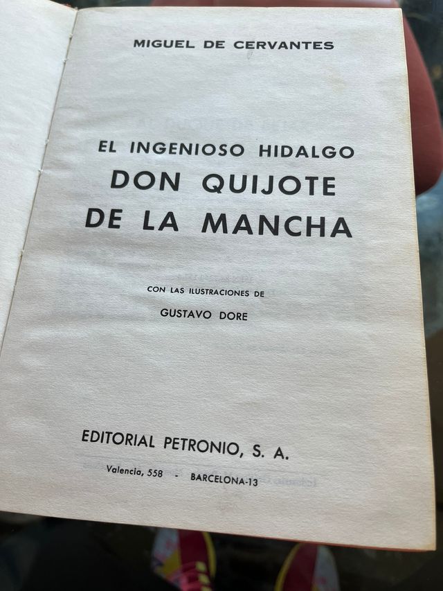 Libro Don Quijote de la Mancha, editorial Petronio