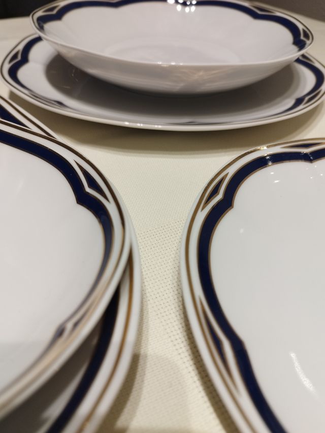 Vajilla titanic azul cobalto y oro