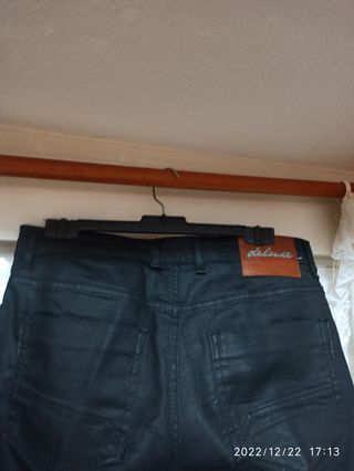 Pantalón .se puede enconjuntar con chaqueta de cue