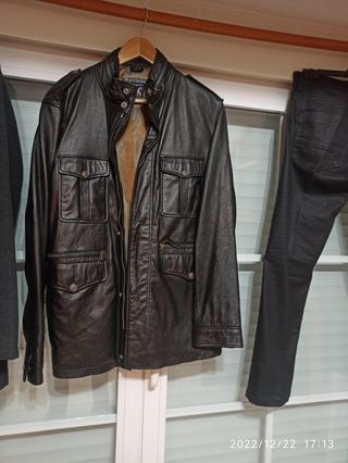 Pantalón .se puede enconjuntar con chaqueta de cue
