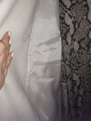 URGE !!ABRIGO OVERSIZE BLANCO TALLA 40