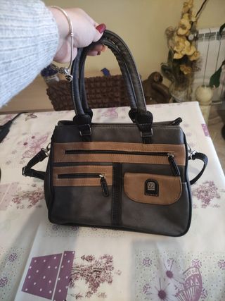 bolso mediano al tacto cuero en tonos tierra 