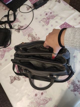 bolso mediano al tacto cuero en tonos tierra 