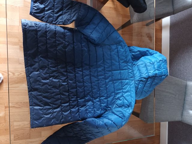 chamarra puff gap azul. talla 14 niño