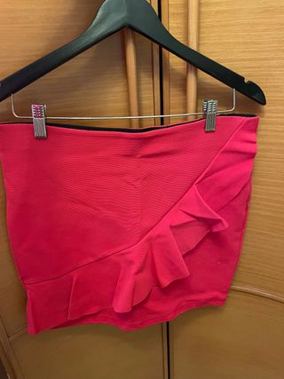 Falda roja ajustada volantes 
