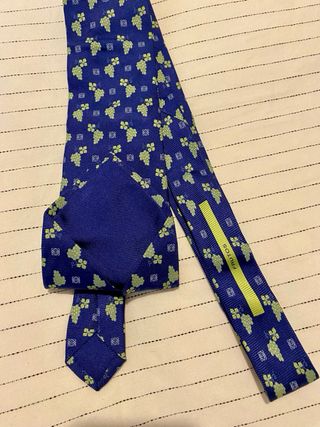 CORBATA MARCA LOEWE COLECCIÓN FRUTOS.