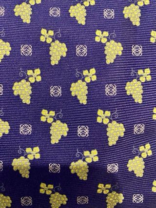 CORBATA MARCA LOEWE COLECCIÓN FRUTOS.