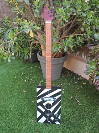 CIGAR BOX GUITAR 