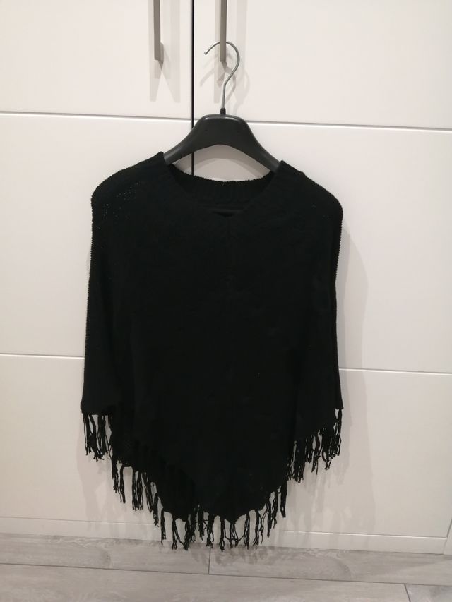 Poncho negro mujer