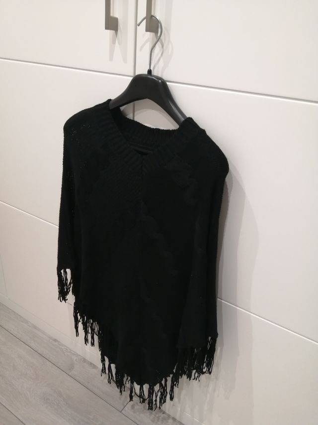 Poncho negro mujer