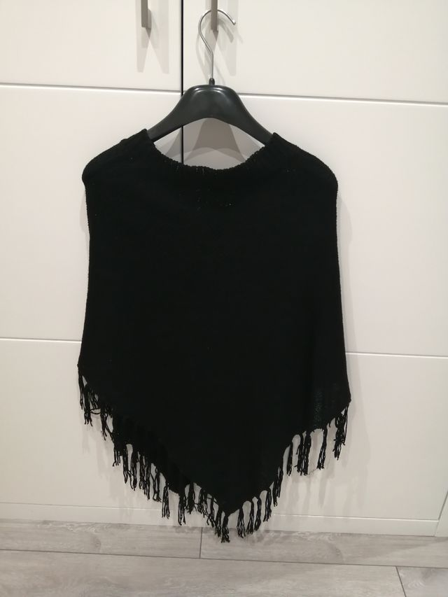 Poncho negro mujer