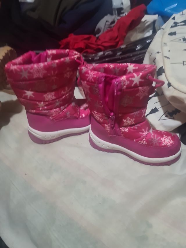 botas de nieve se niña