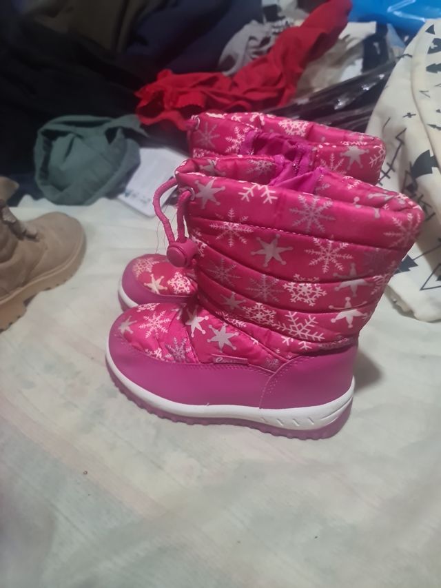 botas de nieve se niña