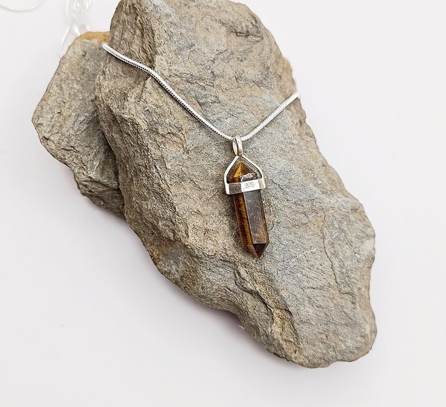 Pequeño Collar de Ojo de Tigre de Plata de Ley