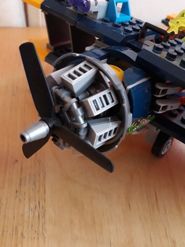 Lego Hidden Avioneta Acrobática el Fuego y Regalo