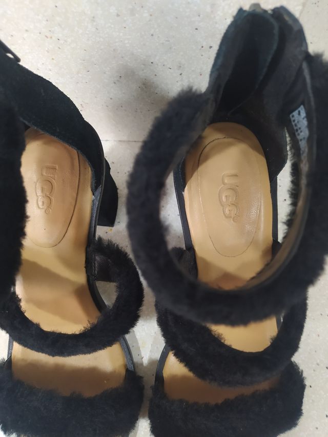 UGG Sandalias de Pelo originales súper de segunda mano por