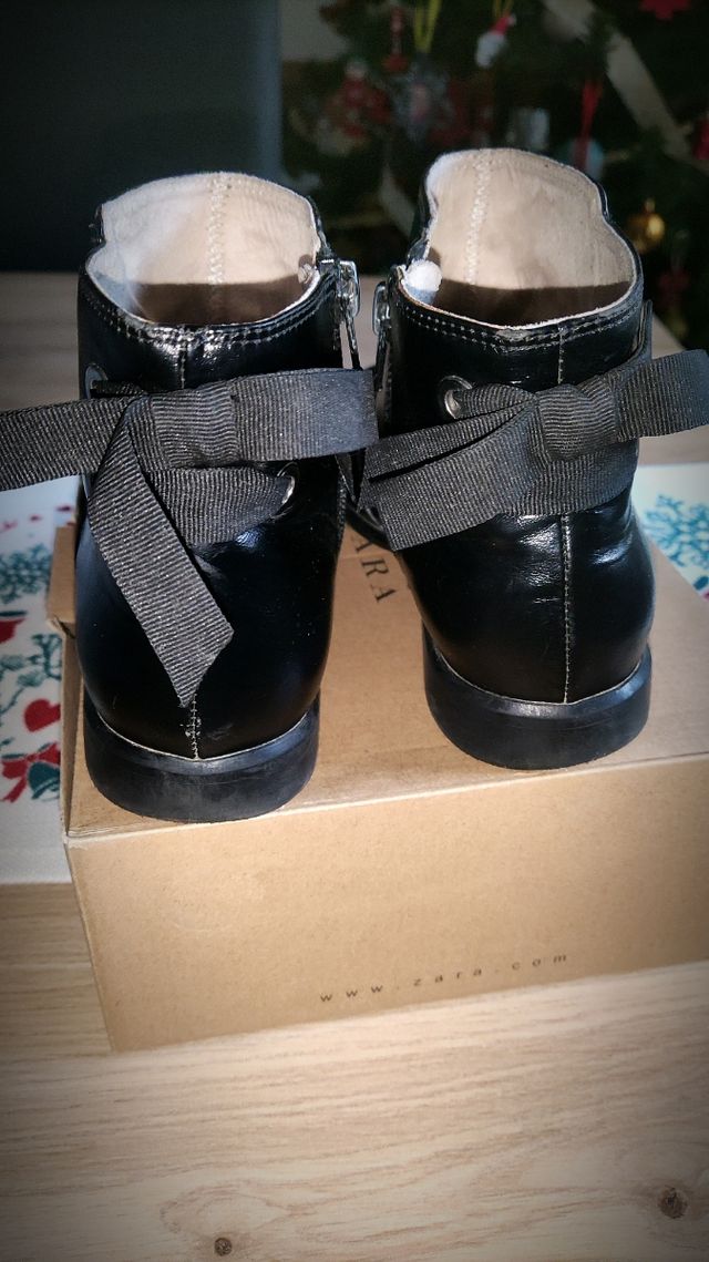 Botines de piel natural niña marca Zara. Talla 35