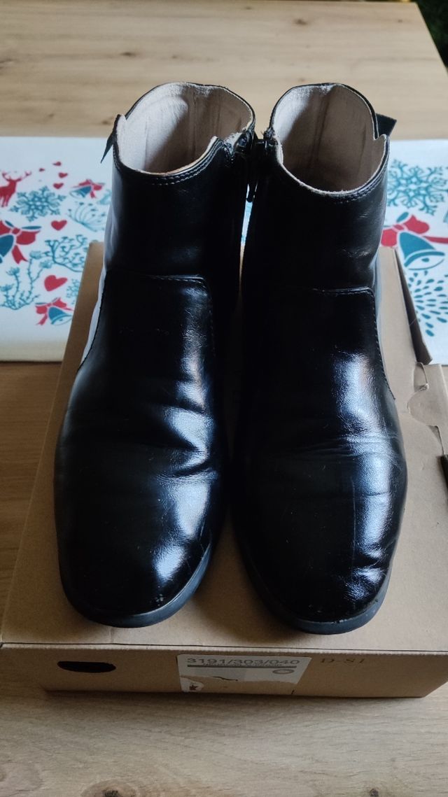 Botines de piel natural niña marca Zara. Talla 35