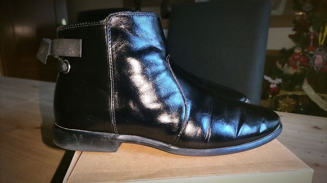 Botines de piel natural niña marca Zara. Talla 35