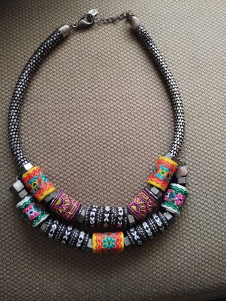 Collar étnico Zara