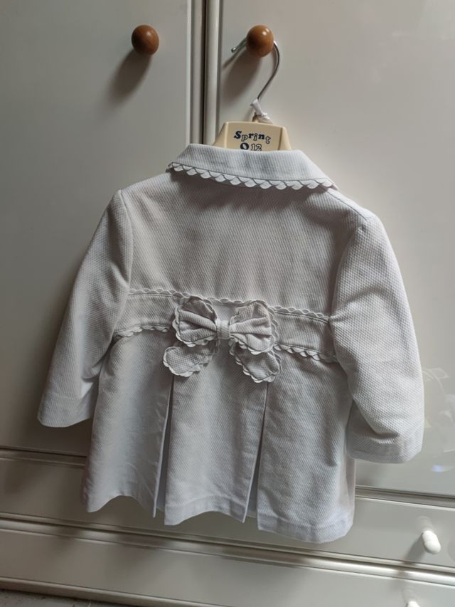 Precioso abrigo blanco y capotita de pique