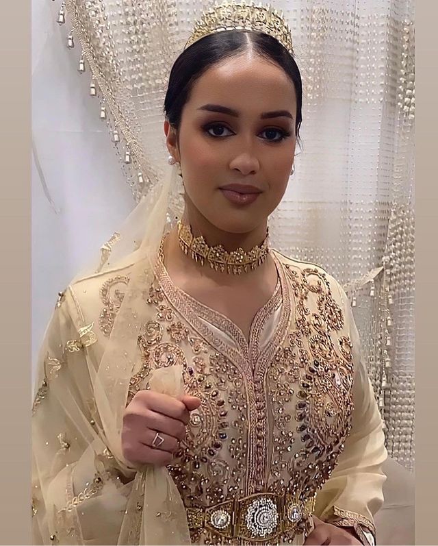 SERVICIO MAQUILLAJE PEINADO ZIANA