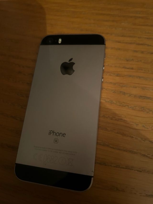 iPhone SE. libre , 64 GB impecable