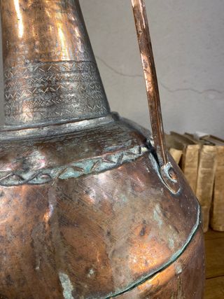 Alquitara o ánfora antigua de cobre, grande 55 cm